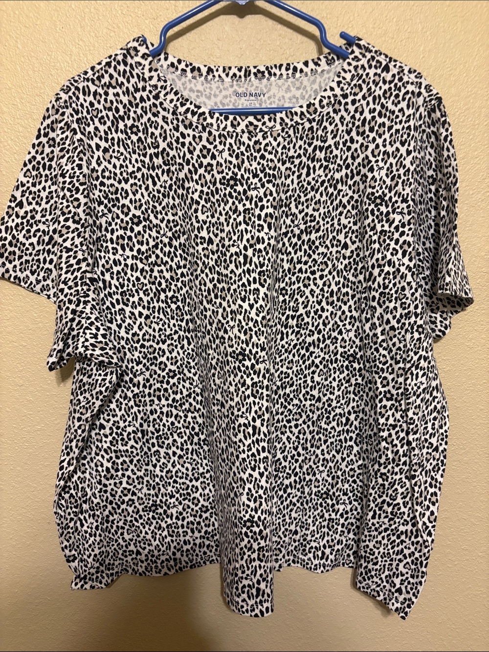 Old Navy White and Black Leopard-Print Short Sleeve Tee